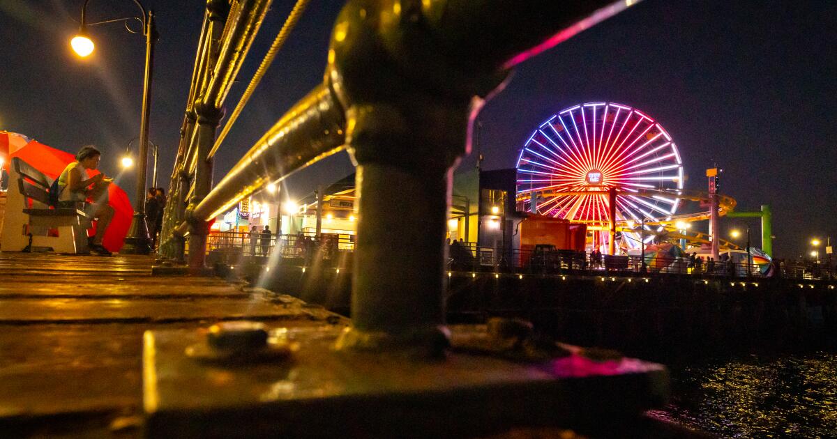 Robbery turns into shooting near Santa Monica pier