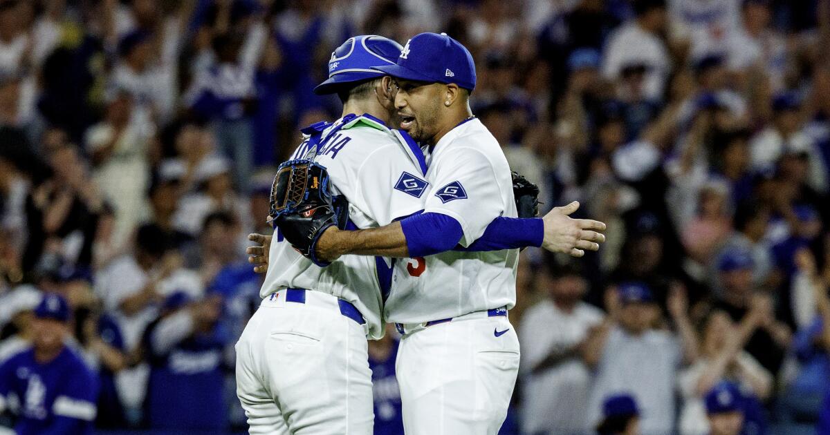 Yoshinobu Yamamoto shines, Edwin Díaz struggles in Dodgers' win