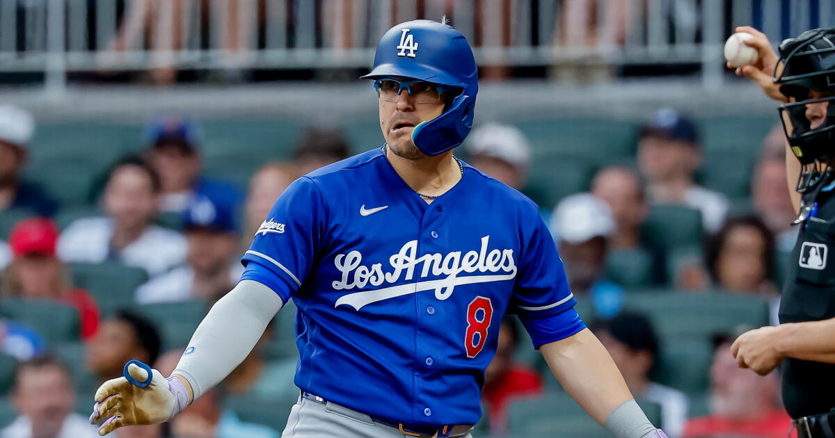 Dodgers swept by Braves after complete-game shutout by Chris Sale