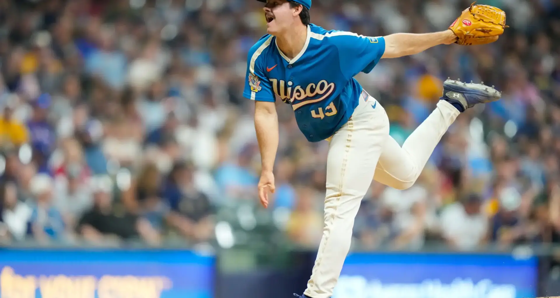 Henderson allows 1 hit in 7 innings as the MLB-leading Brewers beat the Rangers 6-1