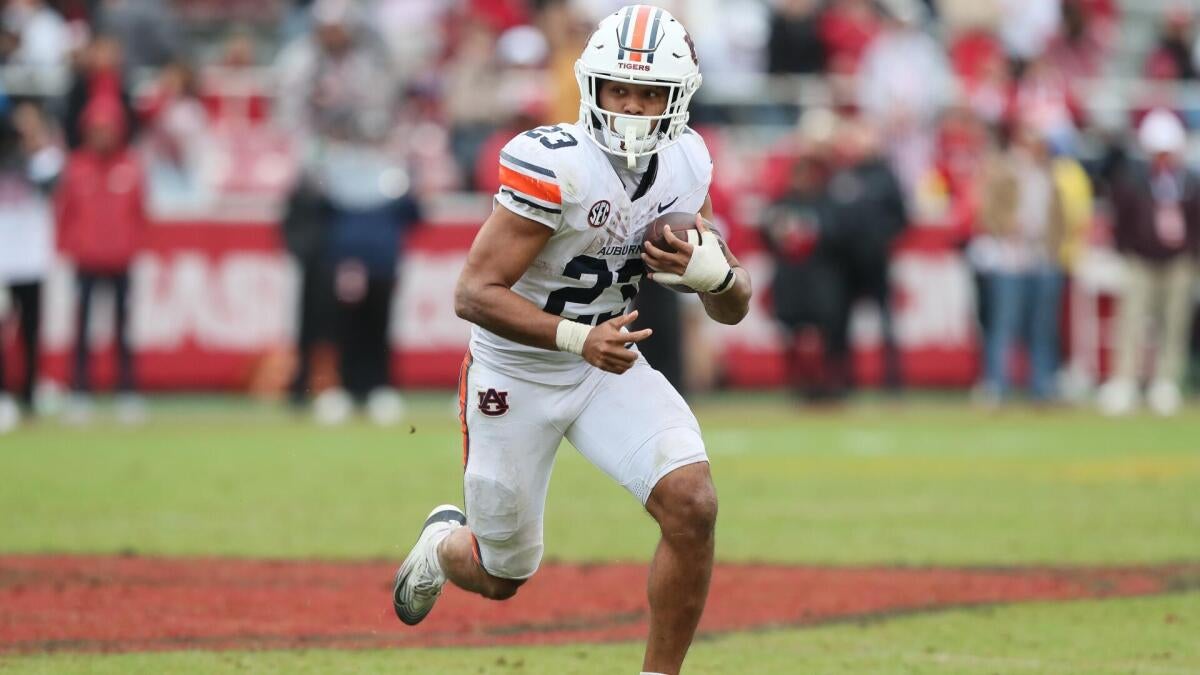 College football odds, prediction, best Week 1 picks today