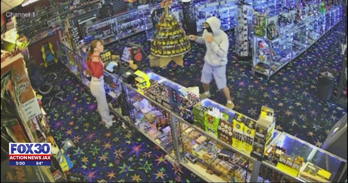 Jacksonville woman defends herself against knife-wielding thief