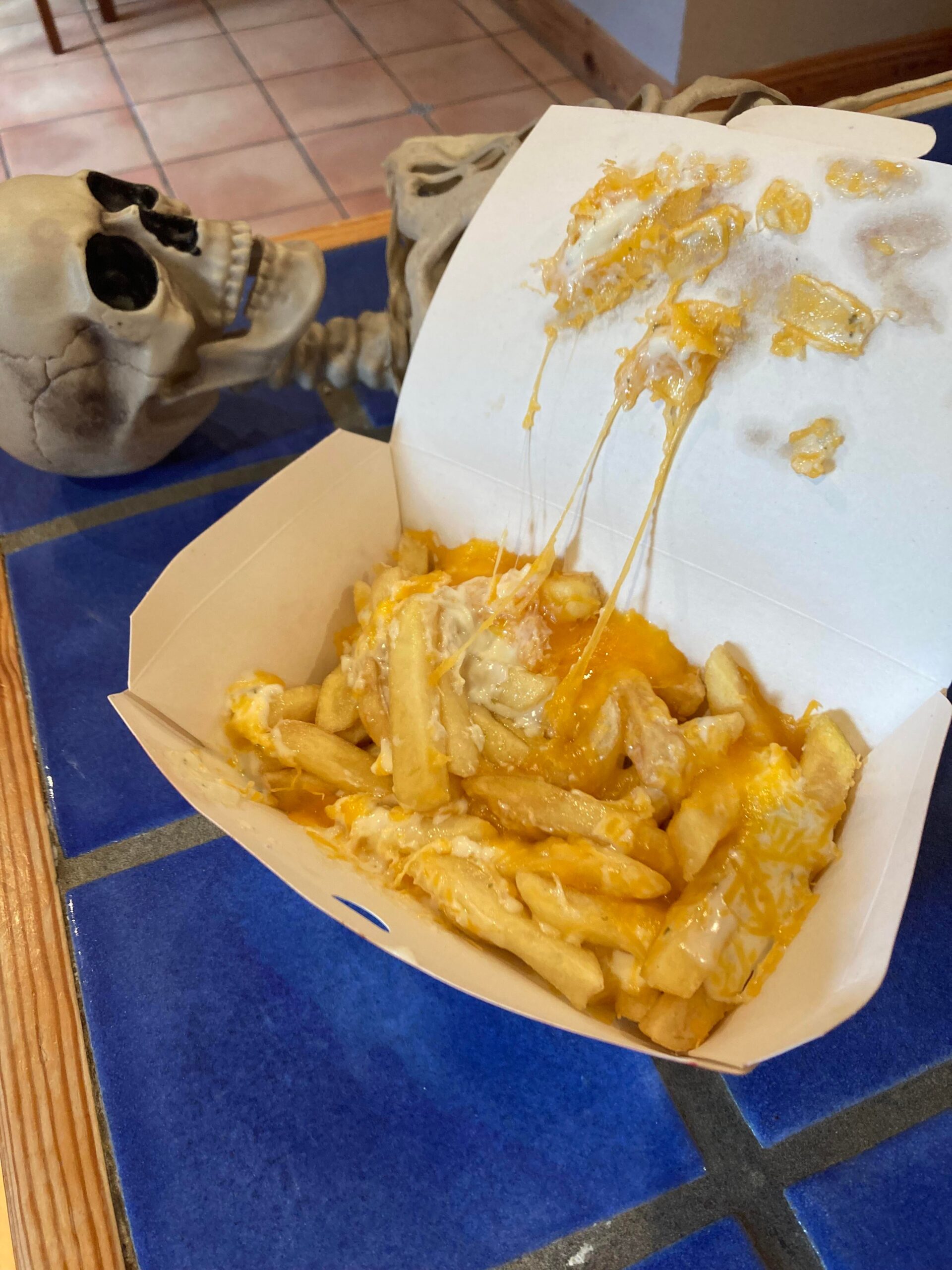 This is a ‘large’ garlic cheese chips from Supermacs, wtf? I’ll end up like this lad EUROPE SAYS