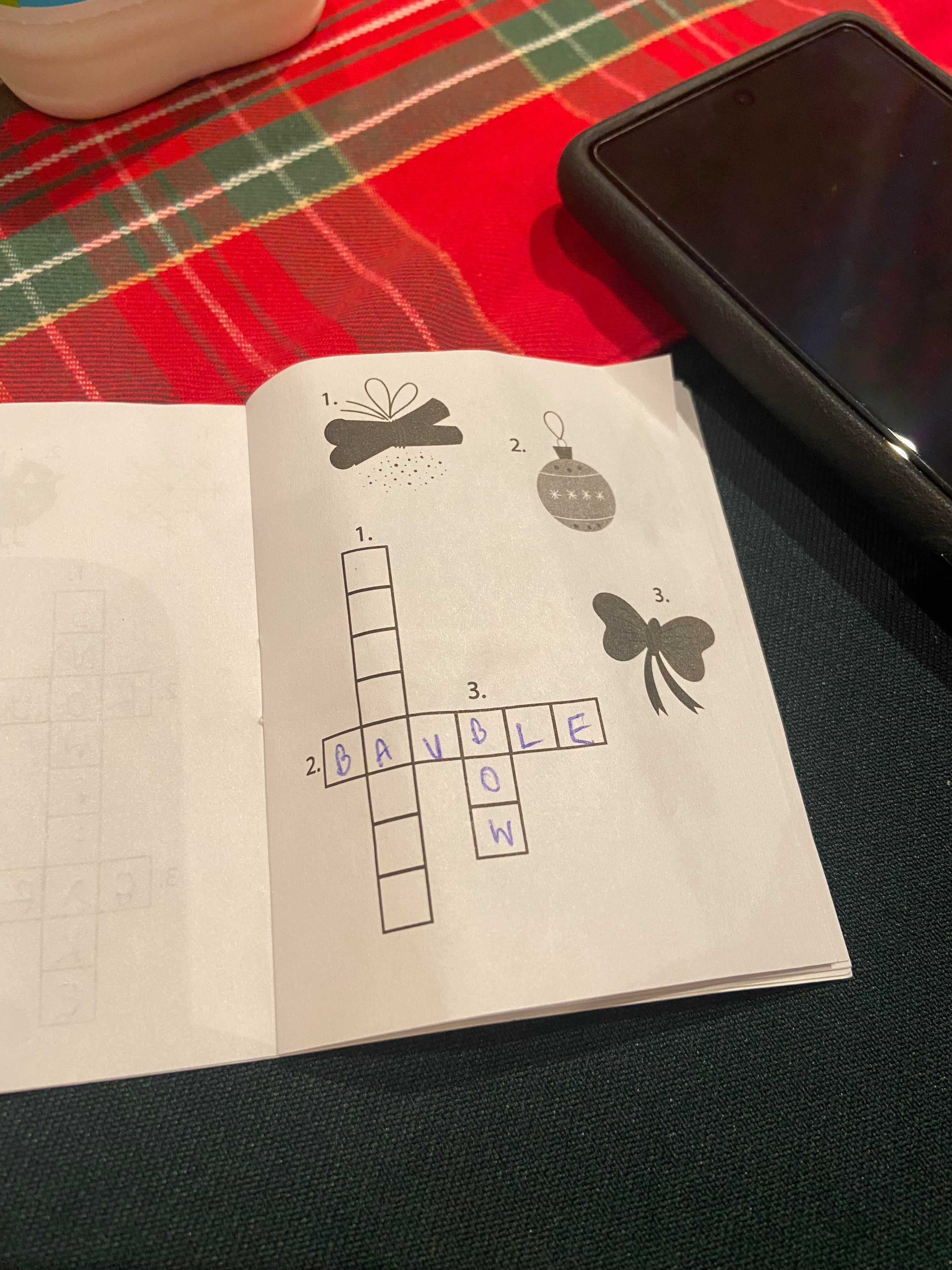 Christmas Cracker Crossword has 10 of us at the dinner table stumped