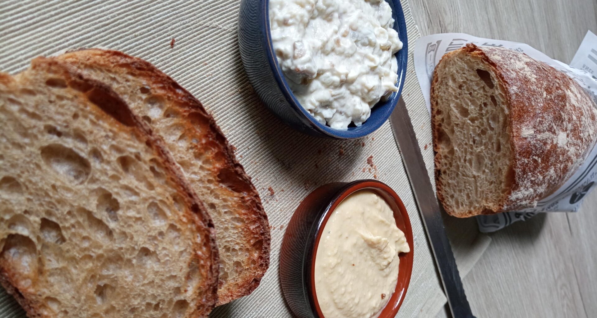 Baba Ganush et Hummus maison, miam avec du pain grillé c'est bon !