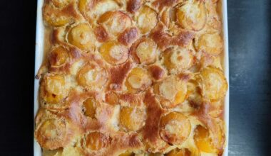 Clafoutis aux mirabelles du jardin. Coulis aux tomates, romarin, thym et sauge du jardin 😍