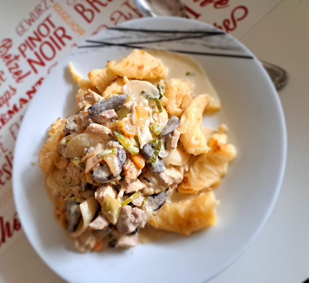 Knepfle maison avec sauce bouchée à la reine