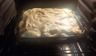 Moussaka (avant cuisson vs après cuisson) avant la fin de l'été