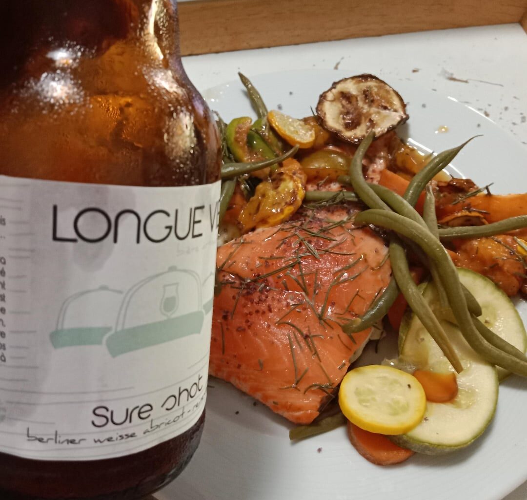 Saumon unilatéral avec abricots et reines claudes