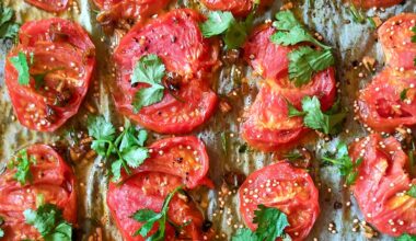 Tomates au four - aromates frits ( ail - gingembre - piment frais et tiges de coriandre ) - recette Ottolenghi