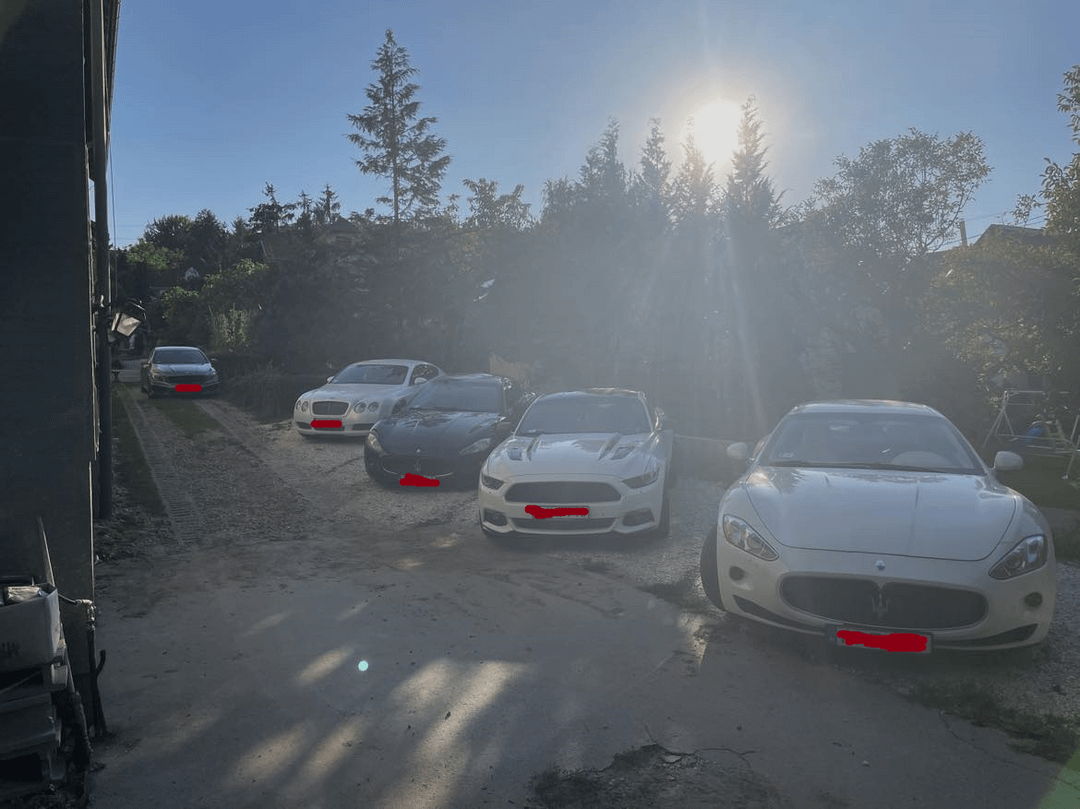 Solymari nyugdijasotthon parkoloja. (sorry a szar kepekert, pont rossz szogben sutott a nap)