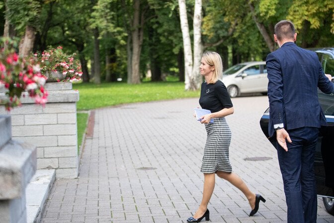 Karis: Kallas oleks pidanud kohe tagasi astuma | Eesti | ERR