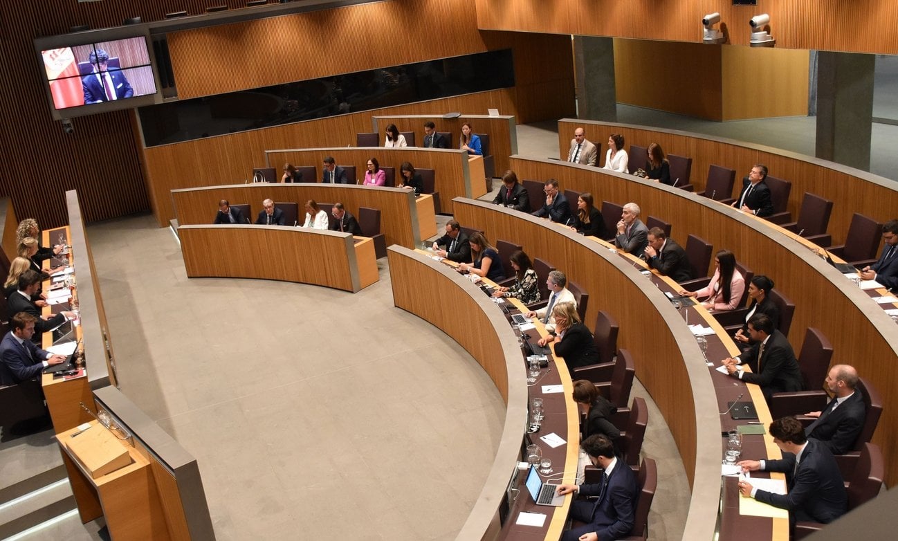 El Consell General aprova la moratòria en la inversió en immobles amb Andorra Endavant en contra