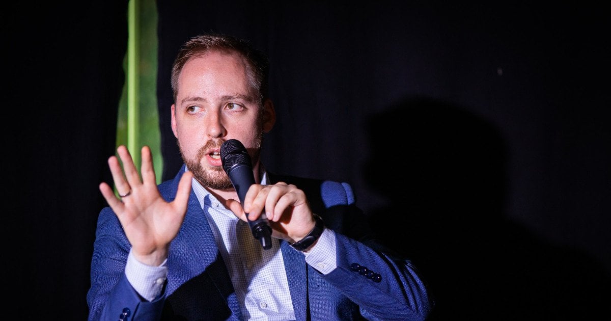 Pénz a NER-től, pozíció az ellenzéktől – a Momentum vezető politikusa szerint ez az LMP-modell