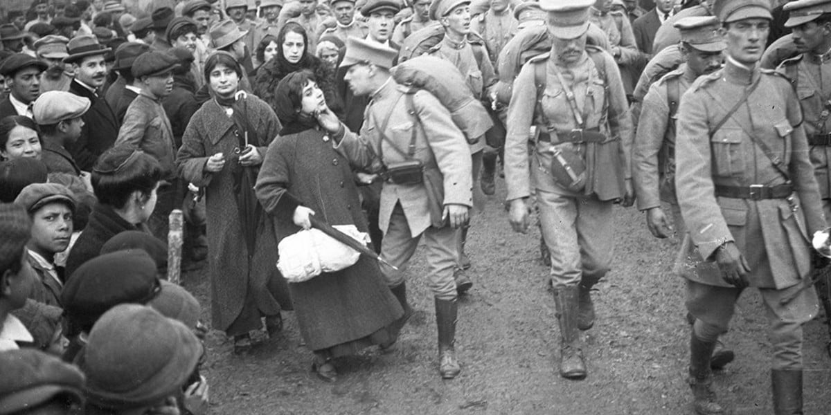 Portuguese Expeditionary Corps (CEP) leaving Portugal for the WWI, 1917 (x-post from r/HistoriaEmPortugues)