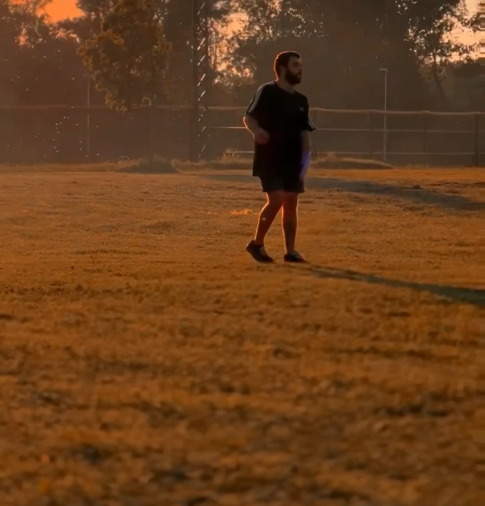 Nemam se bas kome konrektno obratiti, pa cu malo ovdje. Zanima me postoje li ovdje jos ljudi koji se bave bilo kakvim kinoloskim sportom, i bi li vas zanimali neformalni(besplatni) treninzi gdje bi se radilo sa psima(agility, frisbee, obidience)? U videu mozete vidjeti kako to otprilike izgleda.