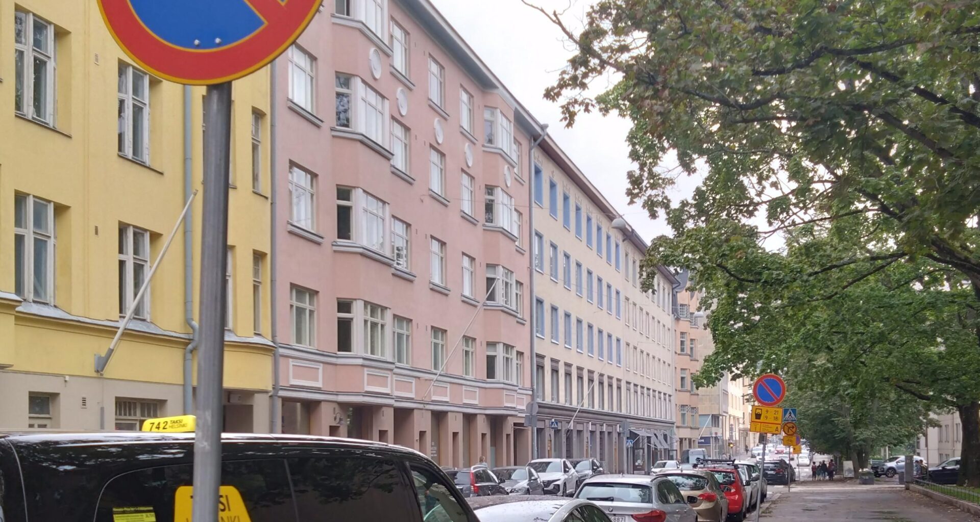 What's the deal with the no parking sign in Finland? I see it everywhere yet everyone is parked there. Are all these cars parked illegally?