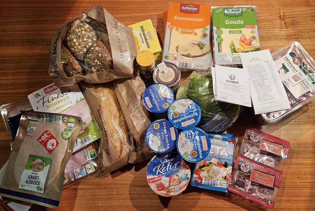 Vorher gab es einen Post zu einem Einkauf beim Billa, wo 62,55 gezahlt wurden. Hier ist ein recht ähnlicher Einkauf vom Aldi (und Globus) für 47,03. Praktisch, wenn man einfach zu den Nachbarn fahren kann.