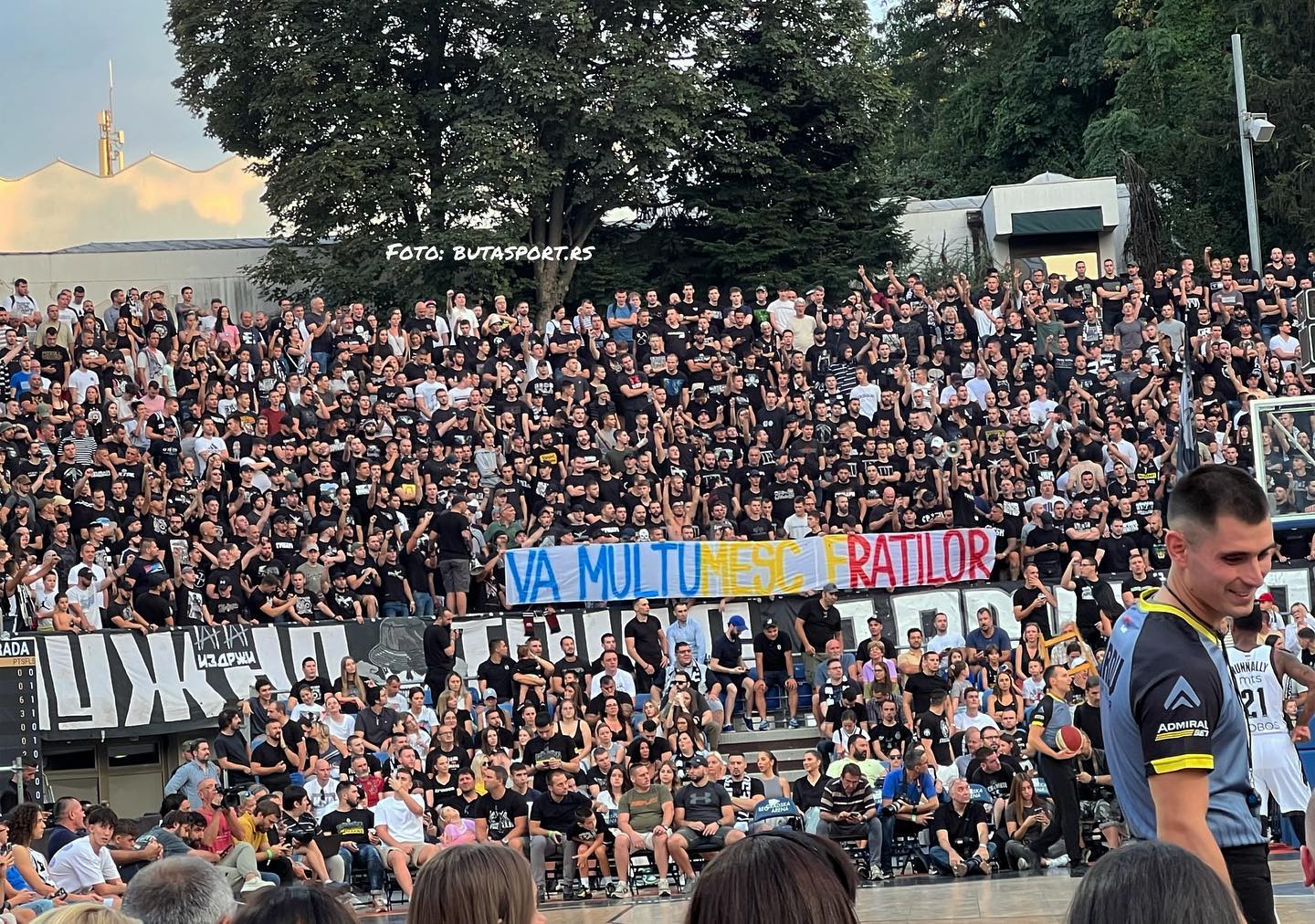 A venit si raspunsul de la Belgrad pentru fanii nationalei care au afisat banerul Kosovo e Serbia !