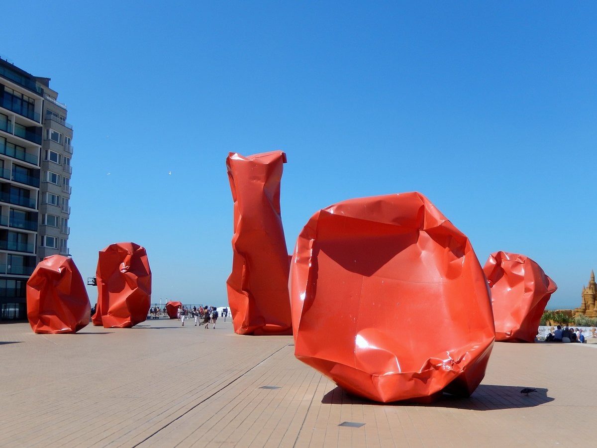 What is your opinion on the giant red things of Oostende?