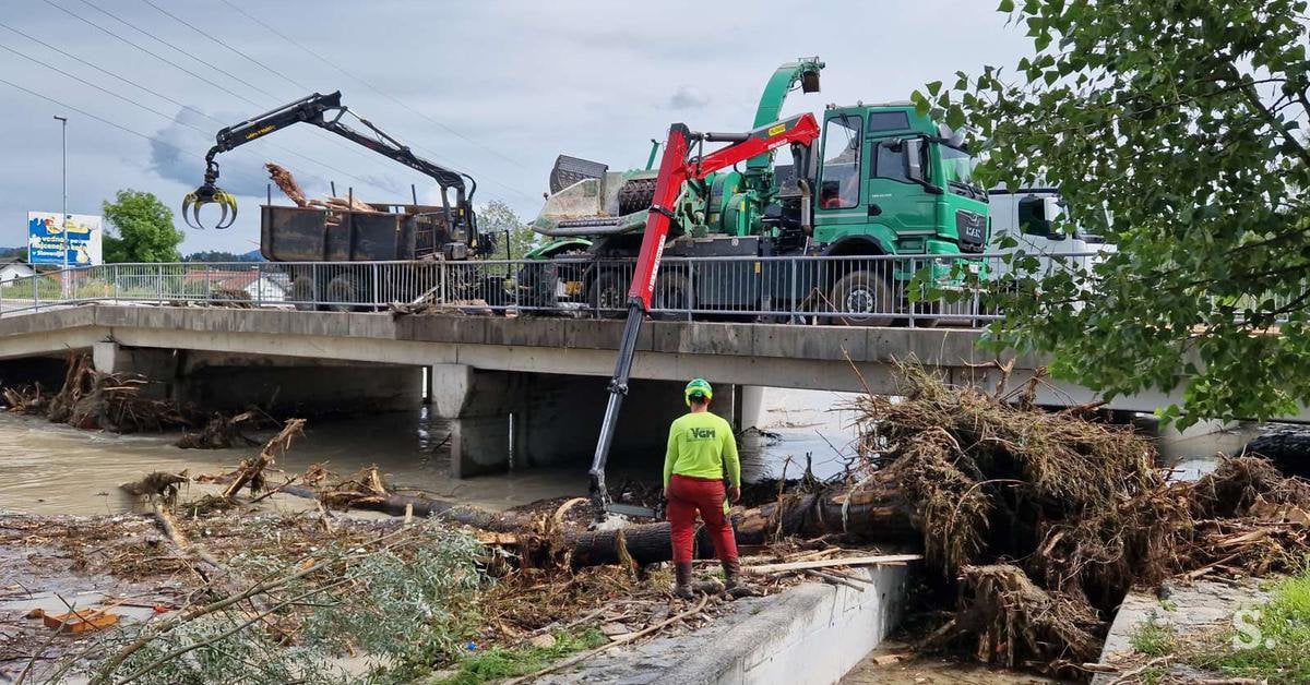 Bi denar za nevladnike morali preusmeriti v sanacijo po poplavah?