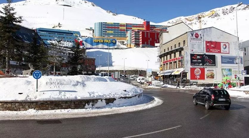 Andorra Turisme respon a les crítiques socialdemòcrates negant que el Pas de la Casa es promociona poc