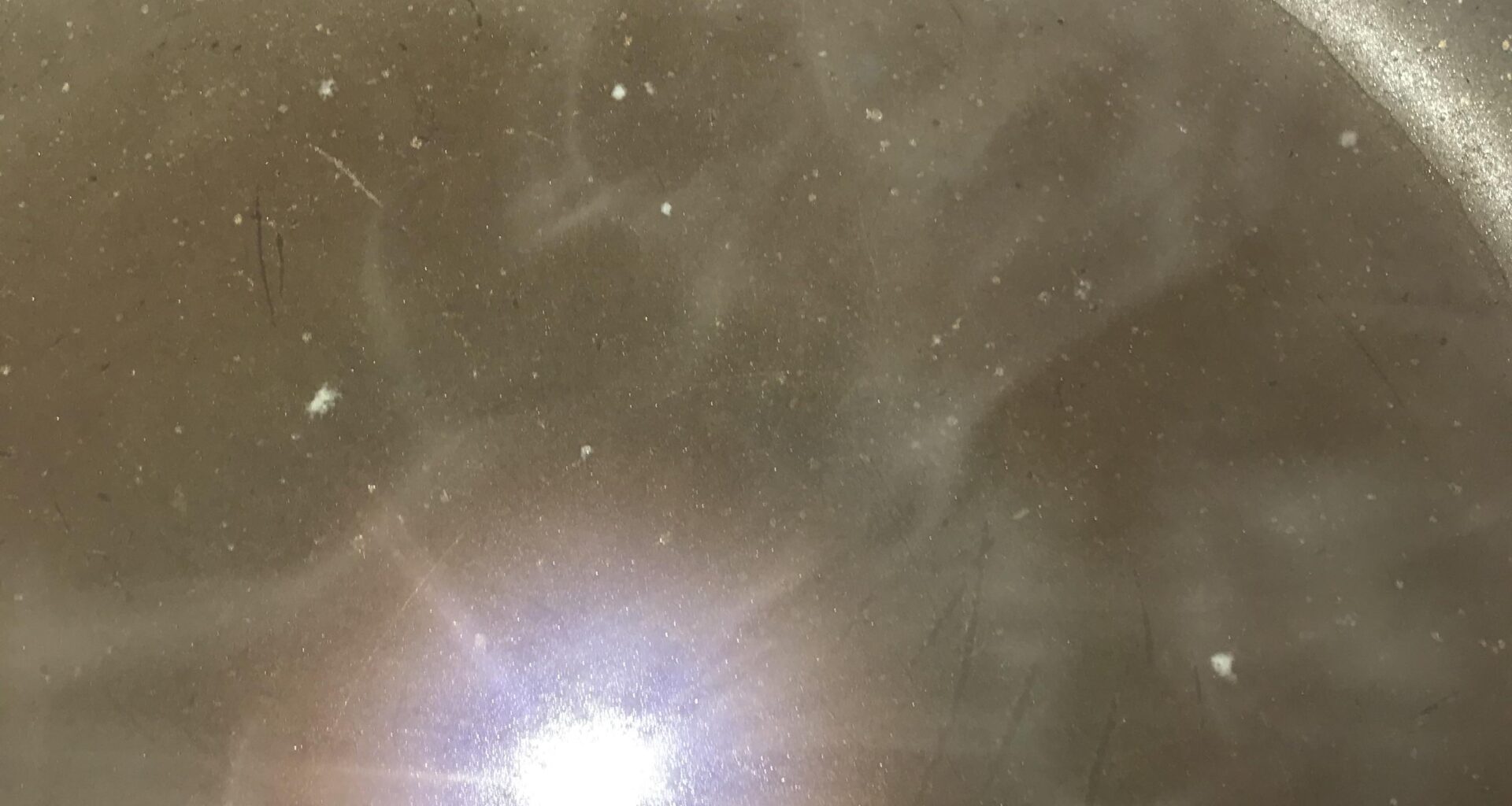 Pfanne ohne Inhalt für etwa 10 Minuten erhitzt