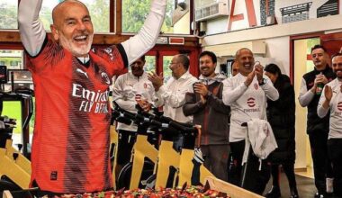 Pioli’s birthday celebrated in Milanello ❤️🖤