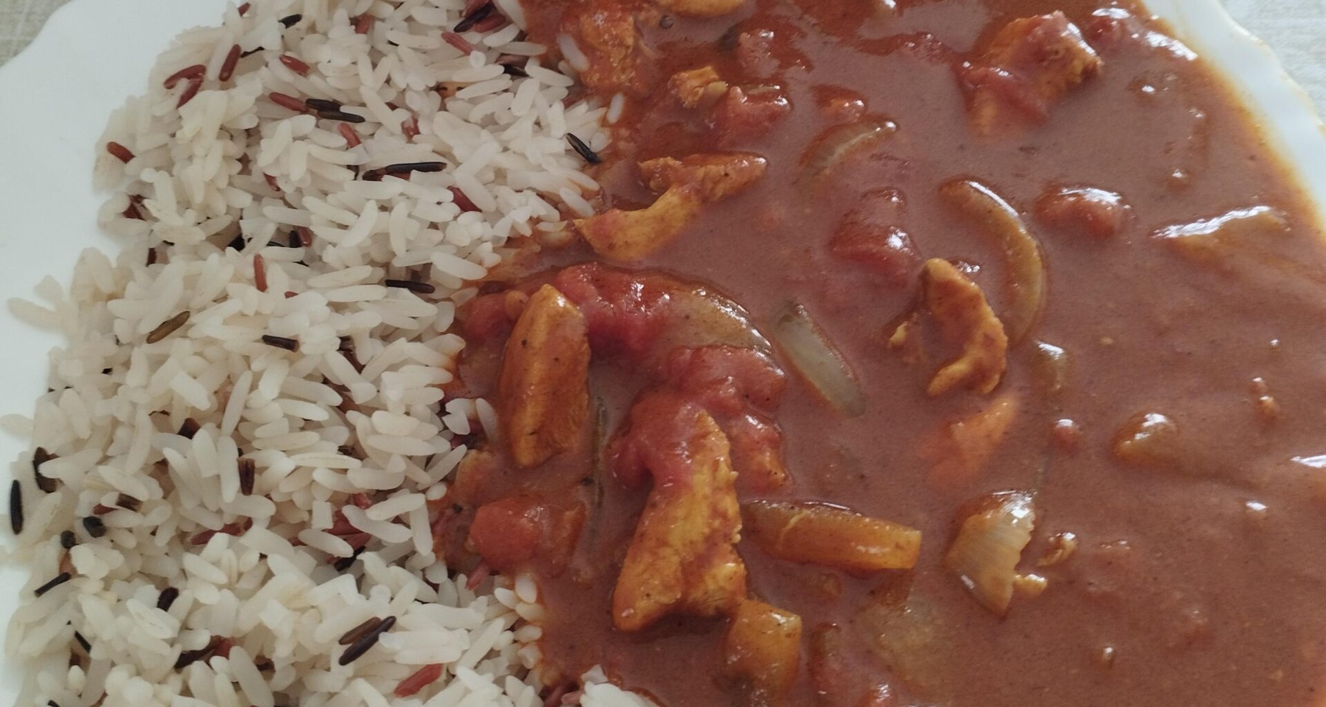 Curry de poulet avec du riz
