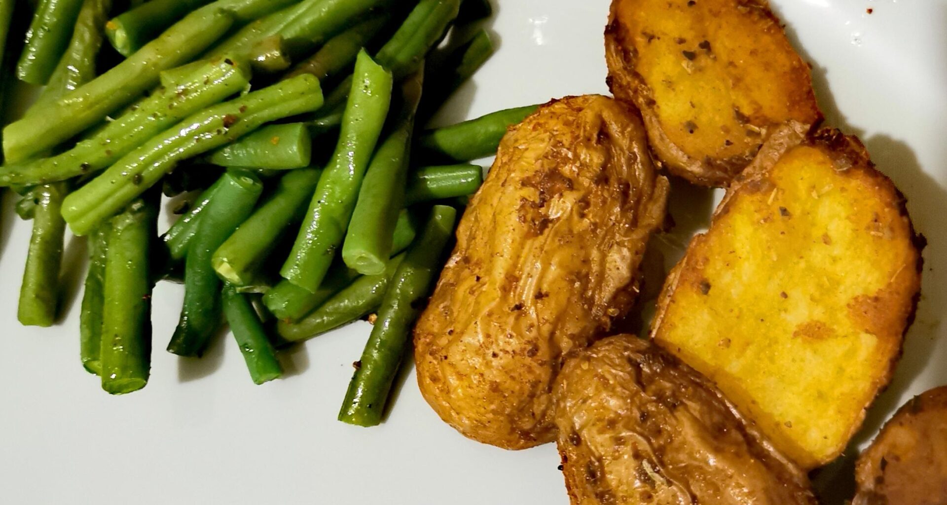 Hampe de bœuf, haricots et pomme de terre rôtis