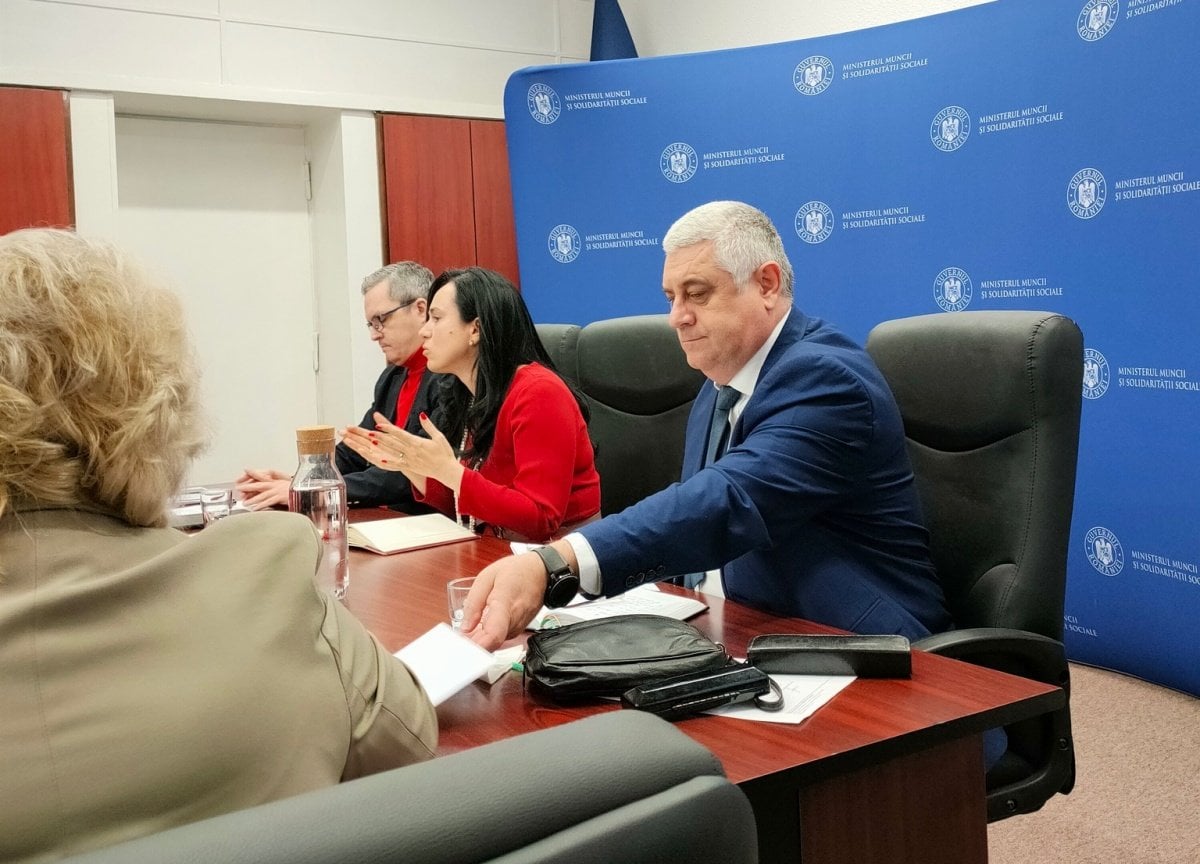 Viitoarea lege a salarizării, folosită de guvern ca referință pentru creșterile salariale promise profesorilor de la 1 ianuarie 2024, va intra în vigoare “cel mai devreme după 1 ianuarie 2025” - sindicatele din poliție, după discuții cu ministrul Muncii
