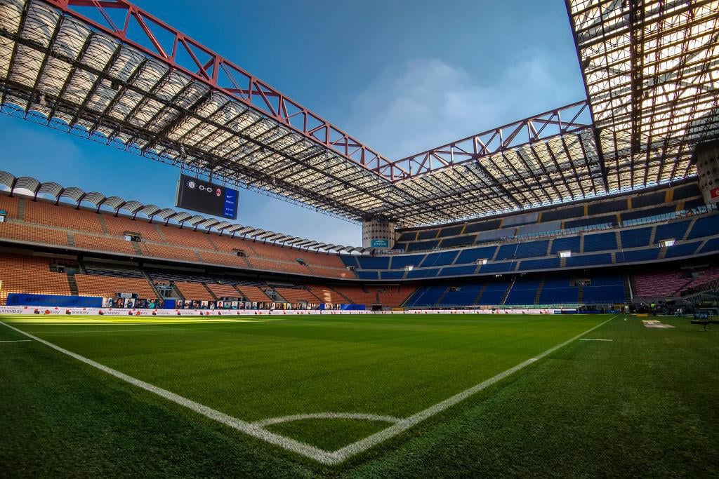 Who’s the first player that comes to mind when you see the San Siro (could be a player of AC Milan, Inter Milan, or a player of a different team that always had top performances at San Siro).