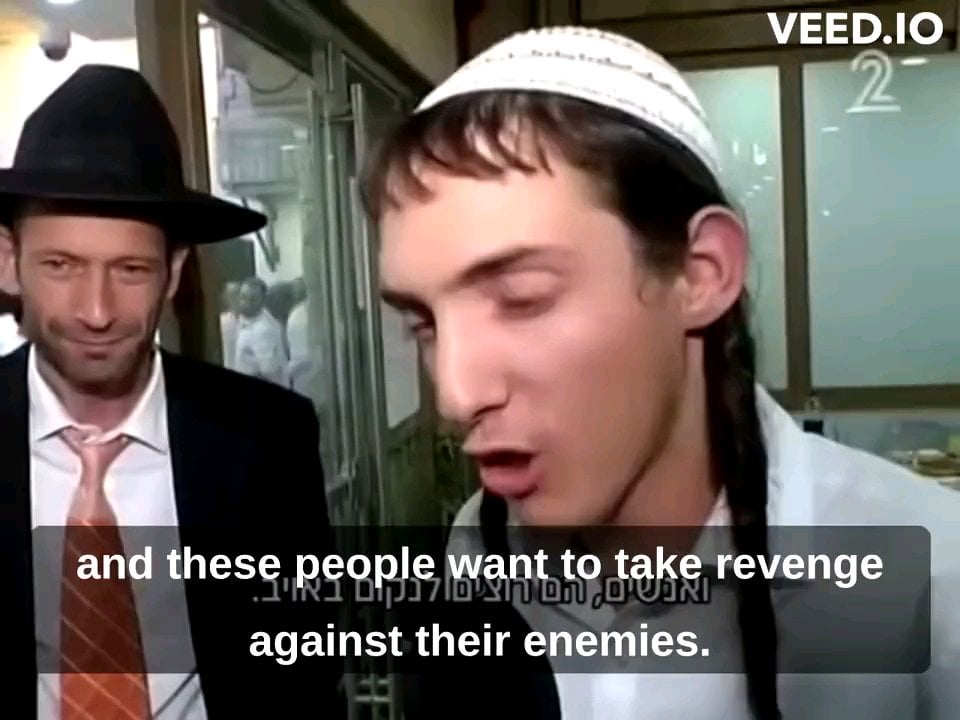 Moins connu que Ben Gvir, son chef de cabinet, Chanamel Dorfman. En 2013 lors de son mariage, on le voit danser avec des couteaux feignant de poignarder des Palestiniens. Il a contribuer à créer l’ONG Shlom Assiraï'h, qui subventionne des terroristes, dont l’assassin de Yitzhak Rabin.