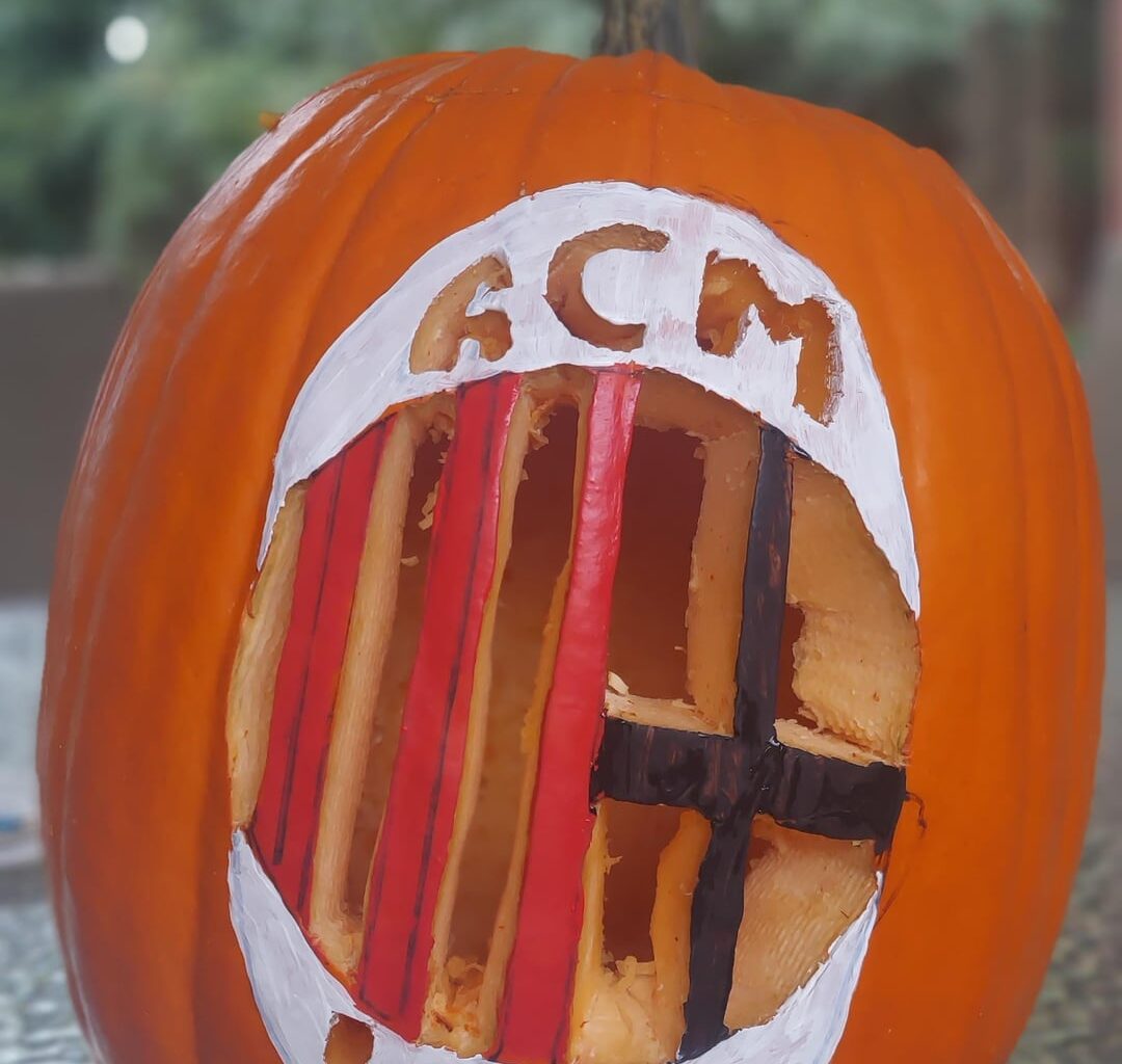 Happy Halloween to all Rossoneri who ever wondered what a Milan jack-o-lantern would look like.