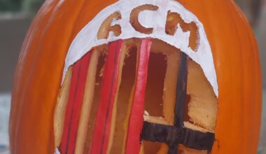 Happy Halloween to all Rossoneri who ever wondered what a Milan jack-o-lantern would look like.