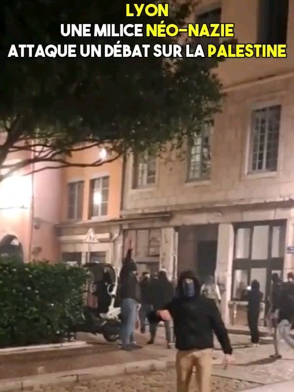 [Lyon 11 novembre] Une cinquantaine de fascistes armés (barres de fer, mortiers d'artifice, matraques) attaquent une conférence du collectif Palestine 69. La police arrive 30mn après et... Interpelle violemment des participants de la conférence.