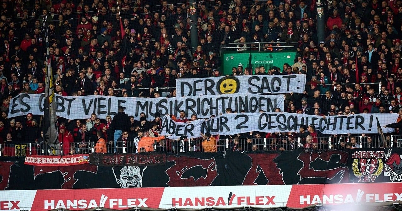 Leverkusen-Fans zeigen queerfeindliches Banner