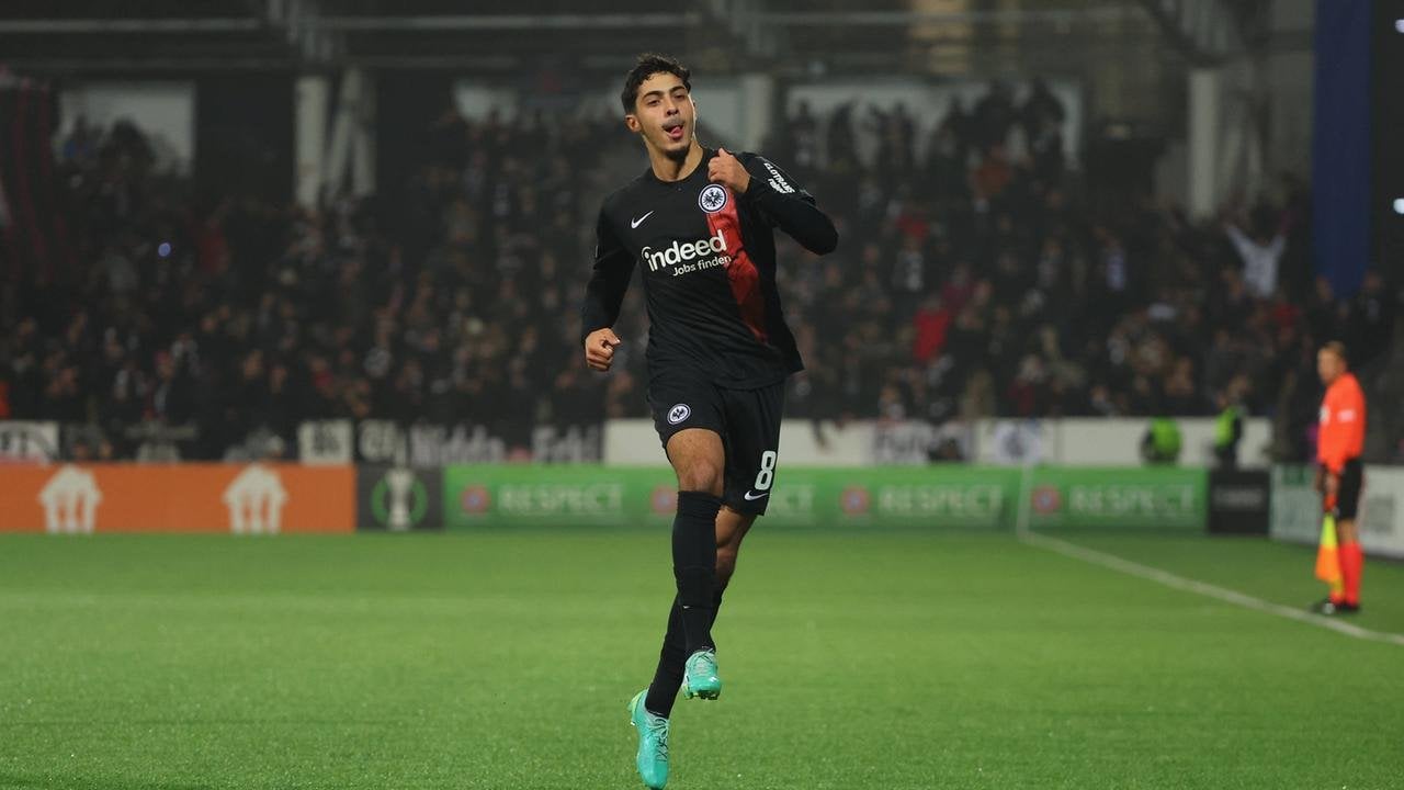 Sieg in Helsinki dank Chaibi-Schlenzer: Eintracht Frankfurt macht K.o.-Phase in der Conference League klar