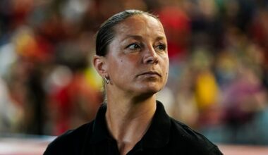 Untreue-Skandal um Mann von Ex-Nationaltrainerin Voss-Tecklenburg weitet sich aus: Inka Grings tritt als Trainerin der Schweiz zurück! Grings soll als Trainerin vom SV Straelen das Doppelte ihres tatsächlichen Gehalts verdient und zum Schein bei einer Firma von Hermann Tecklenburg gearbeitet haben