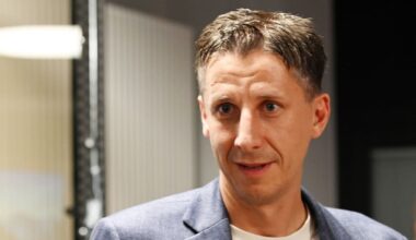 Kölns Geschäftsführer steht zum Trainer und kritisiert das Team - Keller: "Wir schaffen den Klassenerhalt mit Steffen Baumgart!"
