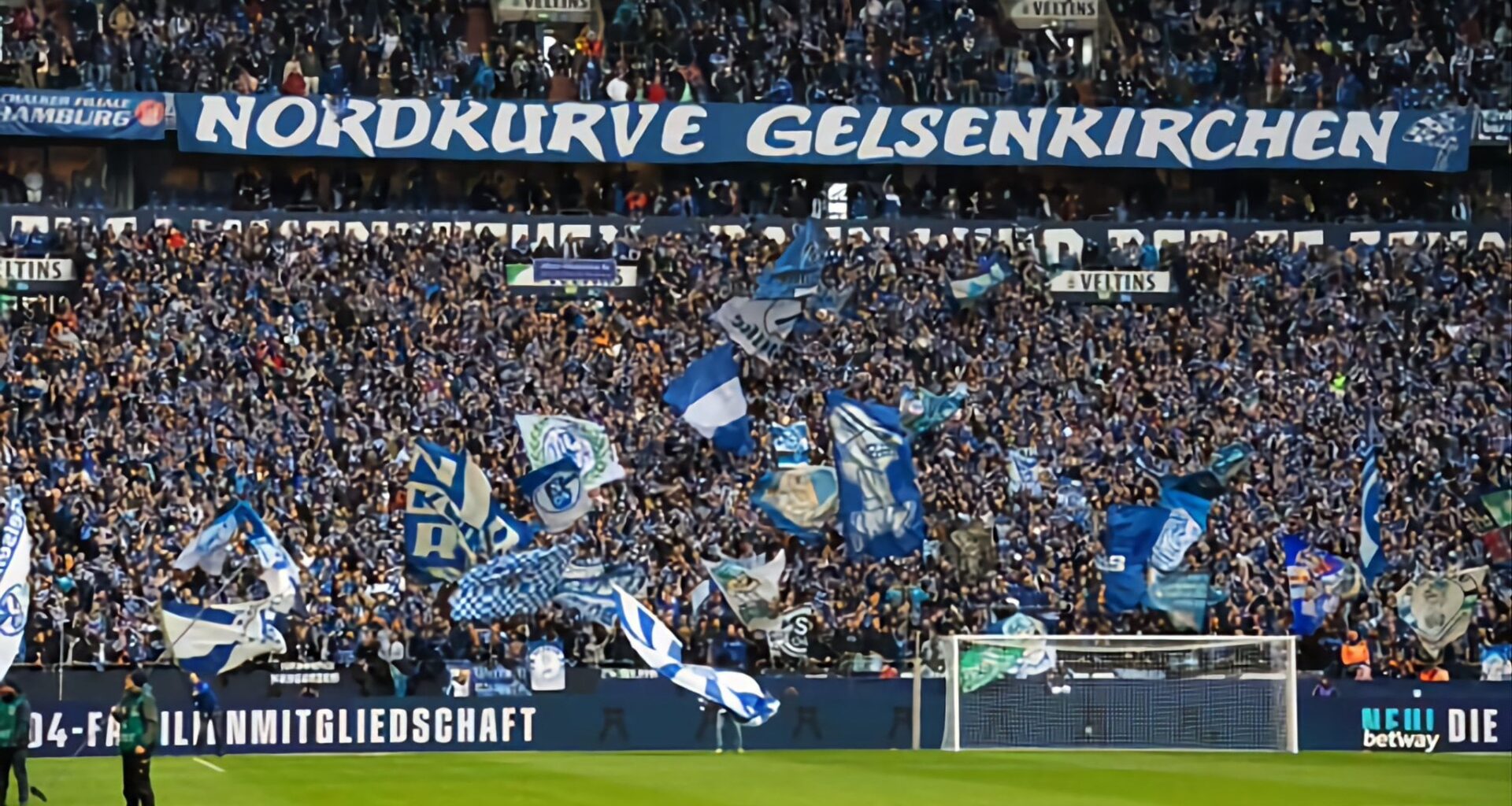 Schalke Reporter Dirk Grosse Schlarmann (Sky): „So wie ich gehört hab, planen die Schalker Ultras sogar die Kurve gegen Osnabrück leer zu lassen.“