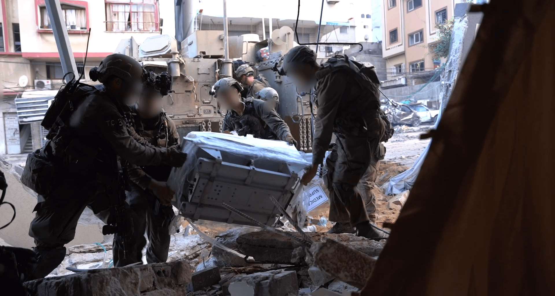 Video of IDF soldiers delivering humanitarian aid to the Shifa Hospital. 11/15/23