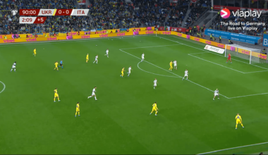 Ukraine were not given a penalty after this challenge on Mudryk in stoppage time against Italy. What do you guys think?