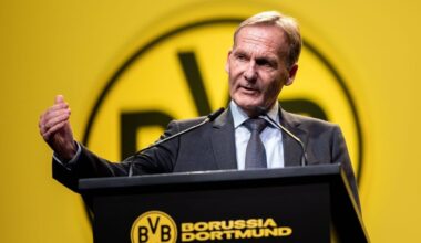 [MV] Watzke über Erwartungshaltung: "Wir müssen uns immer bemühen, eine realistische Erwartungshaltung zu haben. Guckt doch mal nach Gelsenkirchen. Vor fünf Jahren waren sie noch Vize-Meister. Da habe ich dann im kicker gelesen: 'Jetzt greifen wir den BVB an'. Das hat nicht funktioniert."