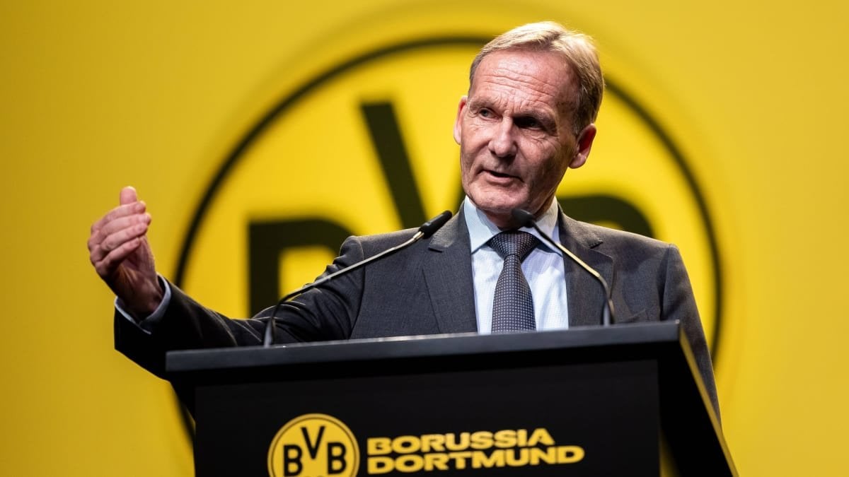 [MV] Watzke über Erwartungshaltung: "Wir müssen uns immer bemühen, eine realistische Erwartungshaltung zu haben. Guckt doch mal nach Gelsenkirchen. Vor fünf Jahren waren sie noch Vize-Meister. Da habe ich dann im kicker gelesen: 'Jetzt greifen wir den BVB an'. Das hat nicht funktioniert."