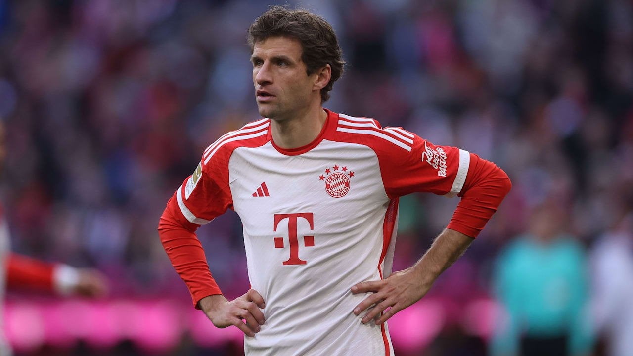 FC Bayern: Thomas Müller verkündet Zukunfts-Entscheidung! Müller hat der Klub-Führung signalisiert: Er wird seine große Karriere nicht vor 2025 beenden!