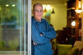 La répression de la dissidence à l’intérieur d’Israël (Après avoir passé cinq jours en prison, sans qu’aucune inculpation n’ait été déposée, un tribunal d’instance a libéré lundi le Dr Meir Baruchin, professeur d’éducation civique et d’histoire, avec certaines restrictions.)