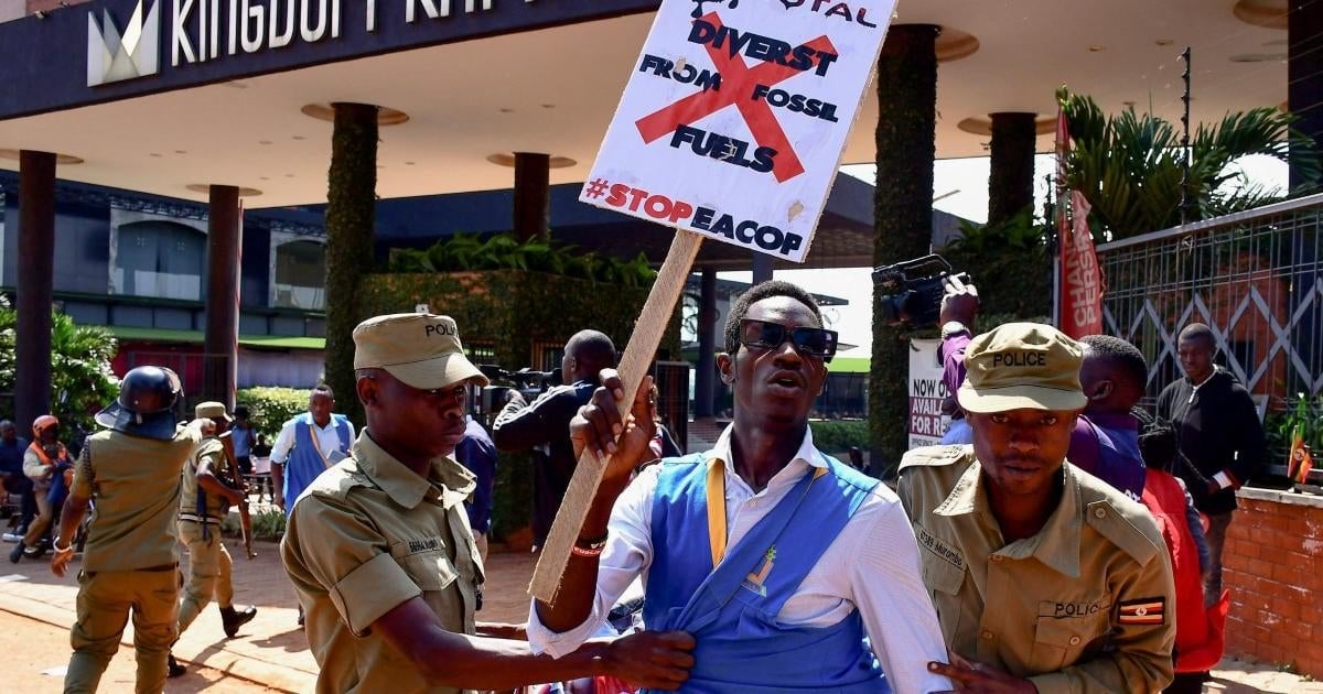 Ouganda : Les protestations contre le projet d’oléoduc de TotalEnergies sont réprimées