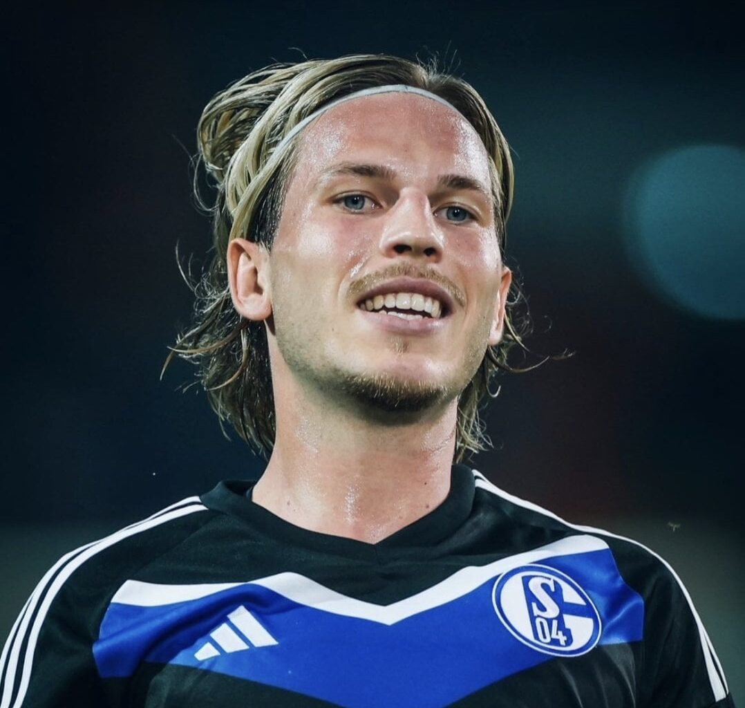 Lino Tempelmann über das „Malocher-Gen“: „Auf Schalke wird erwartet, dass man malocht und auf dem Platz alles gibt, das ist das, was die Fans von uns verlangen. Natürlich wollen wir auch spielerisch überzeugen, doch das Malochen steht an erster Stelle.“