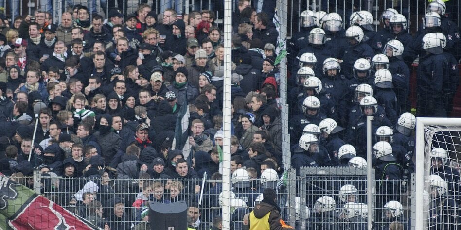 Ausschreitungen bei Eintracht Frankfurt: „Die Polizei hat gelogen“